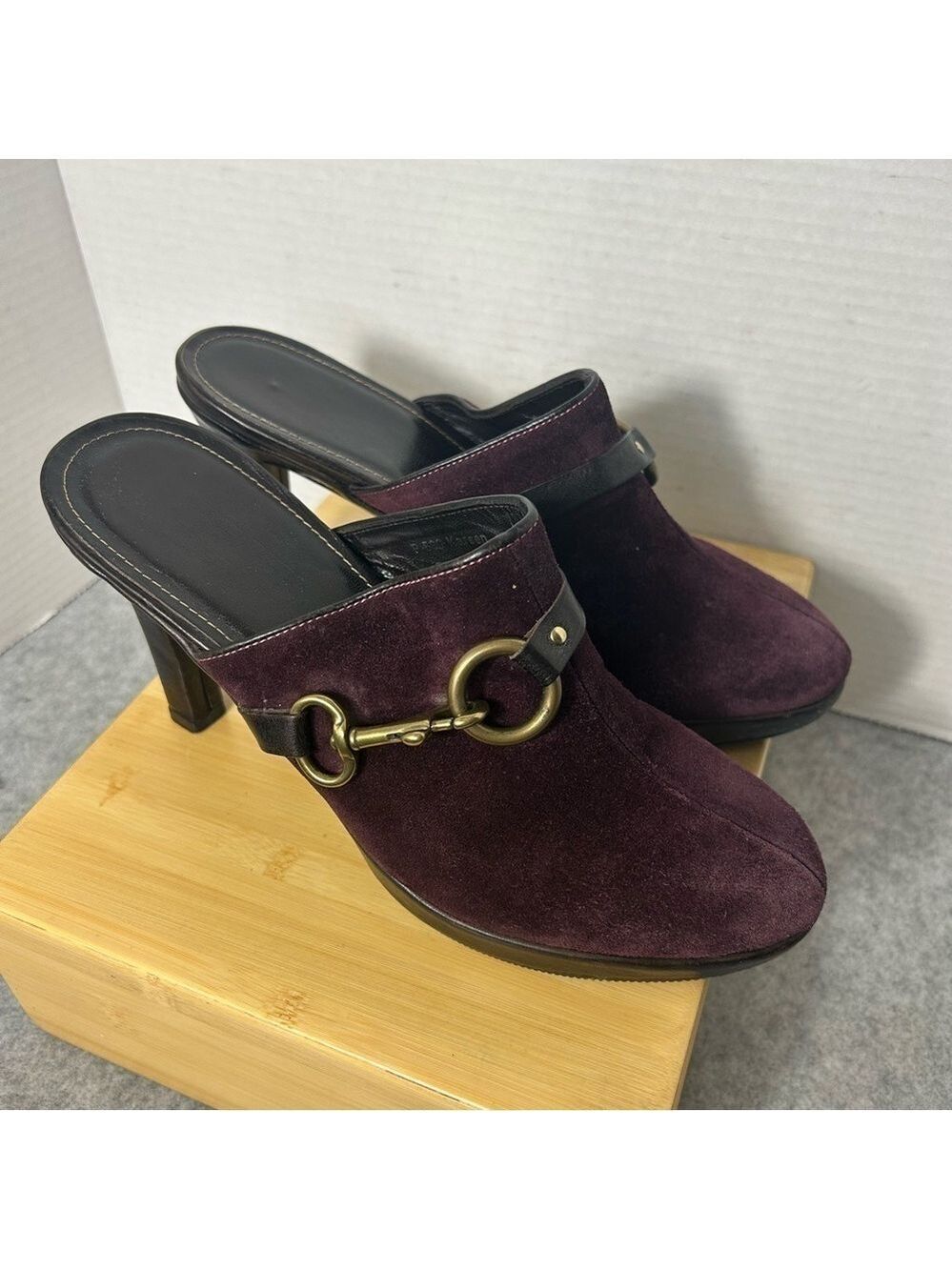 Coach Karsen Suede Platform Heels Sz 9B Purple Metal Hook Accent
